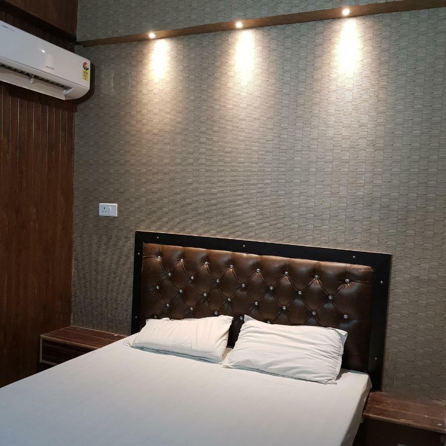 Hotel Varanasi Ganges Exterior photo