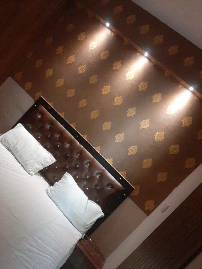 Hotel Varanasi Ganges Exterior photo